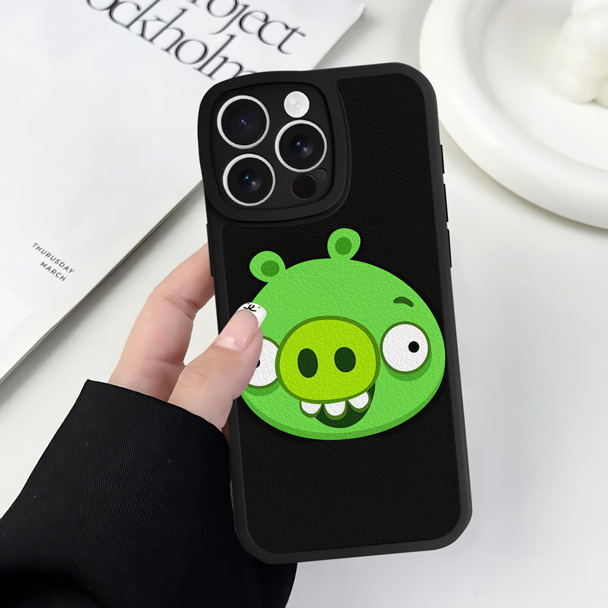 （画像用） Angry Birds アングリーバード 【iPhone 16シリーズ対応】シリコンスマホケース（レザー調） 材質：シリコン